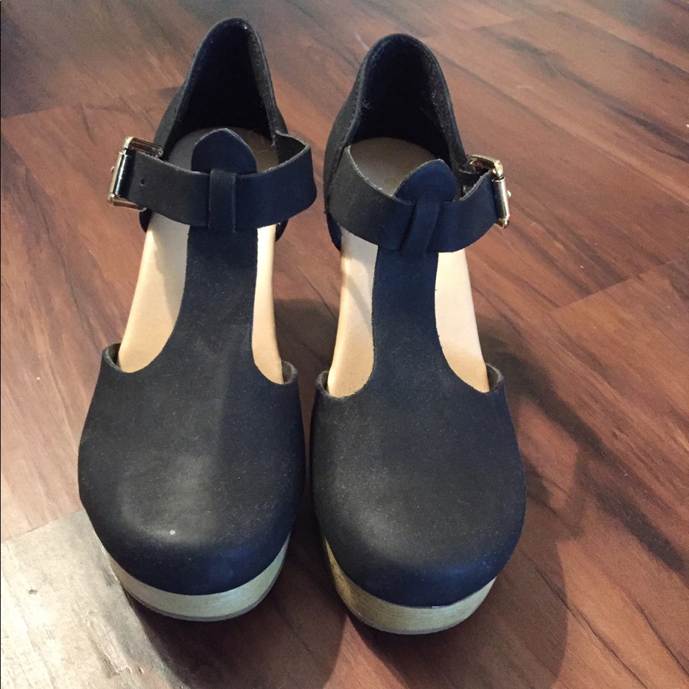 Old navy Black t-strap clogs